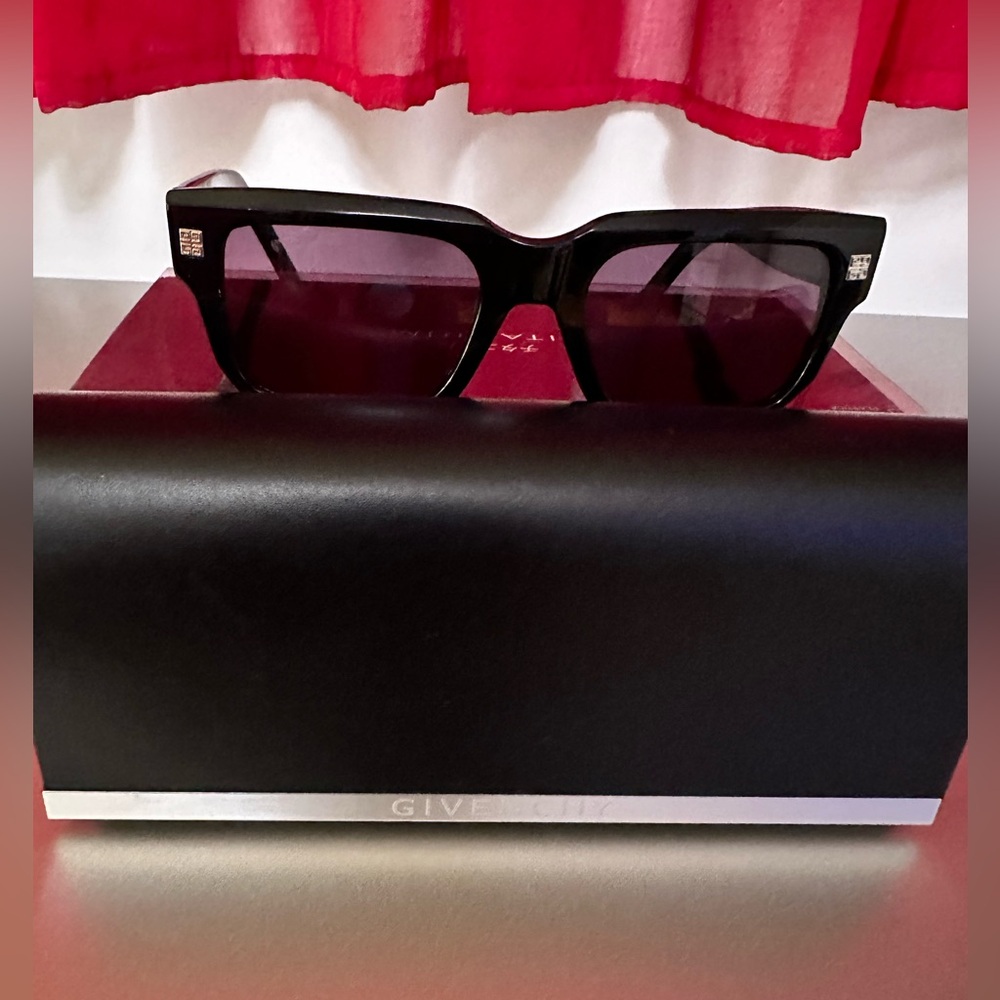 GIVENCHY sunglasses ✨😎✨